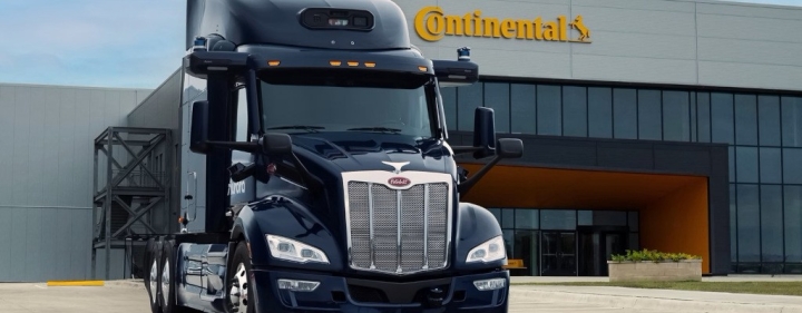 continental-fast-die-halfte-der-deutschen-erwartet-von-autonomen-lkws-weniger-staus-auf-autobahnen-aurora-truck-in-front-of-continental-building-newjpgbraunfels-usa-1.jpeg