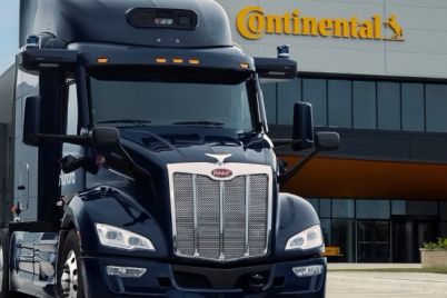 continental-fast-die-halfte-der-deutschen-erwartet-von-autonomen-lkws-weniger-staus-auf-autobahnen-aurora-truck-in-front-of-continental-building-newjpgbraunfels-usa-1.jpeg